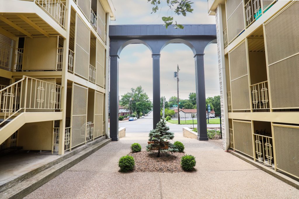 Breezeway, 521 East Main Street